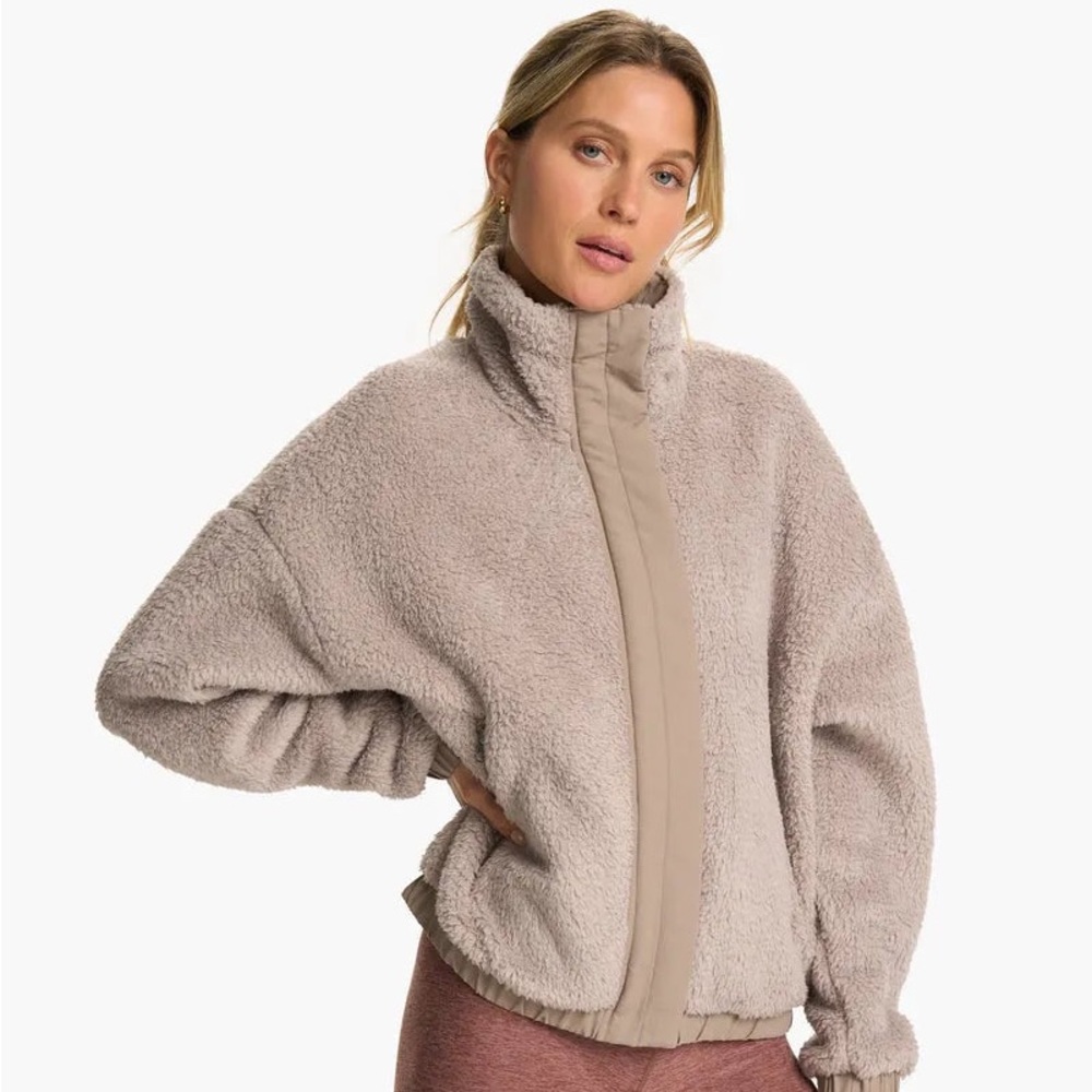 Vuori Sherpa jacket in blush , excellent condition